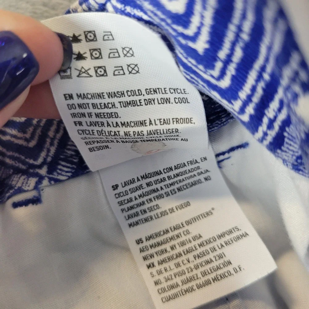 American Eagle Outfitters Womens Blue White Geometric Midi Shorts Size 2 Stretch
